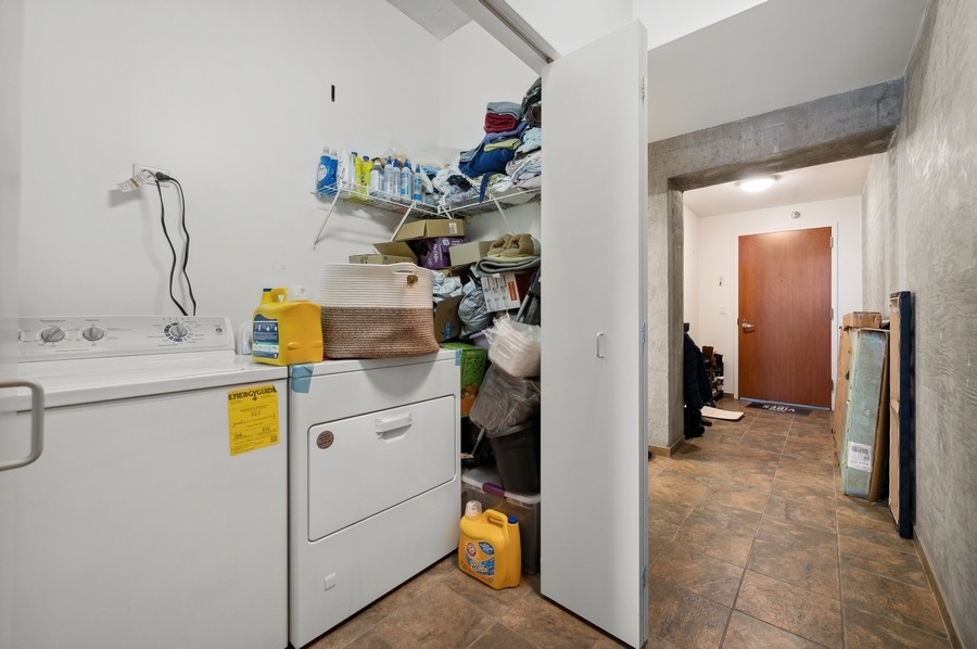 235 West Van Buren Street, Unit 1506 Chicago, IL 60607 - Photo 9 of 16 a utility room with dryer and washer