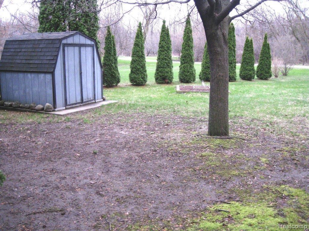 2787 West Auburn Road Rochester, MI 48309 - Photo 3 of 25 backyard shed