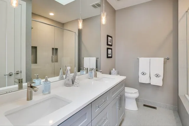 $1,050,000 | 3943 North Francisco Avenue, Chicago, IL 60618