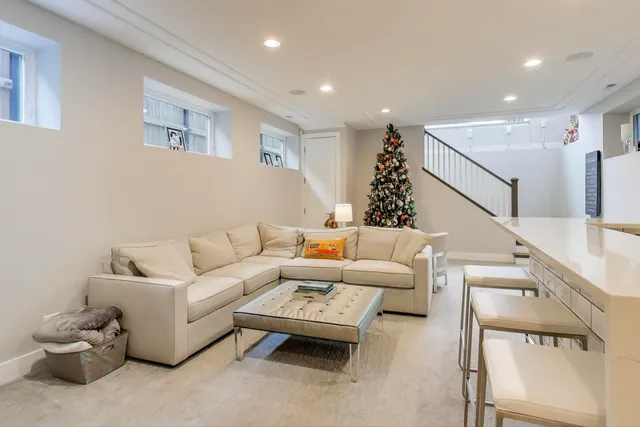 $1,050,000 | 3943 North Francisco Avenue, Chicago, IL 60618