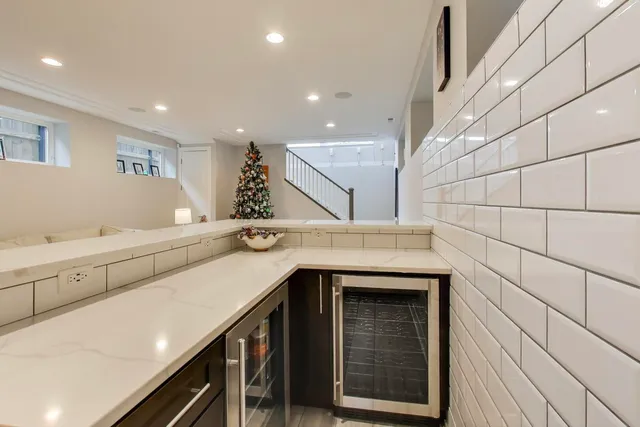 $1,050,000 | 3943 North Francisco Avenue, Chicago, IL 60618