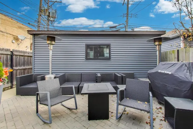 $1,050,000 | 3943 North Francisco Avenue, Chicago, IL 60618