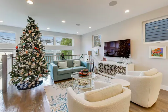 $1,050,000 | 3943 North Francisco Avenue, Chicago, IL 60618