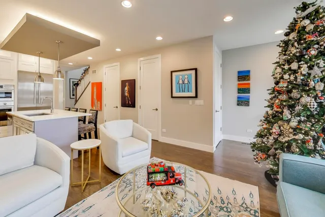 $1,050,000 | 3943 North Francisco Avenue, Chicago, IL 60618