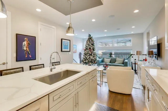 $1,050,000 | 3943 North Francisco Avenue, Chicago, IL 60618