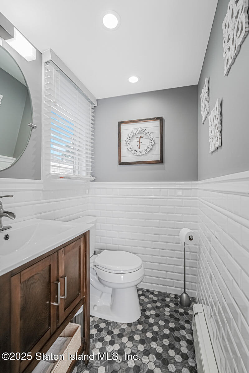 26 Rochelle Place Staten Island, NY 10312 - Photo 14 of 47 a bathroom with a toilet a sink and mirror