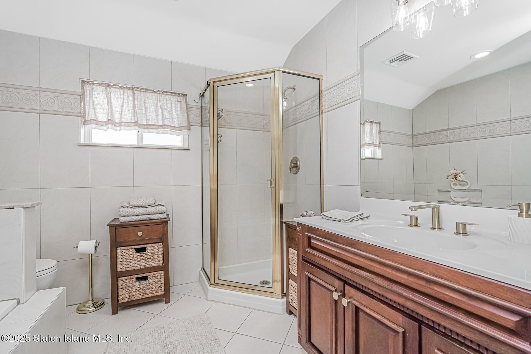 26 Rochelle Place Staten Island, NY 10312 - Photo 33 of 47 a bathroom with a sink a vanity and a mirror
