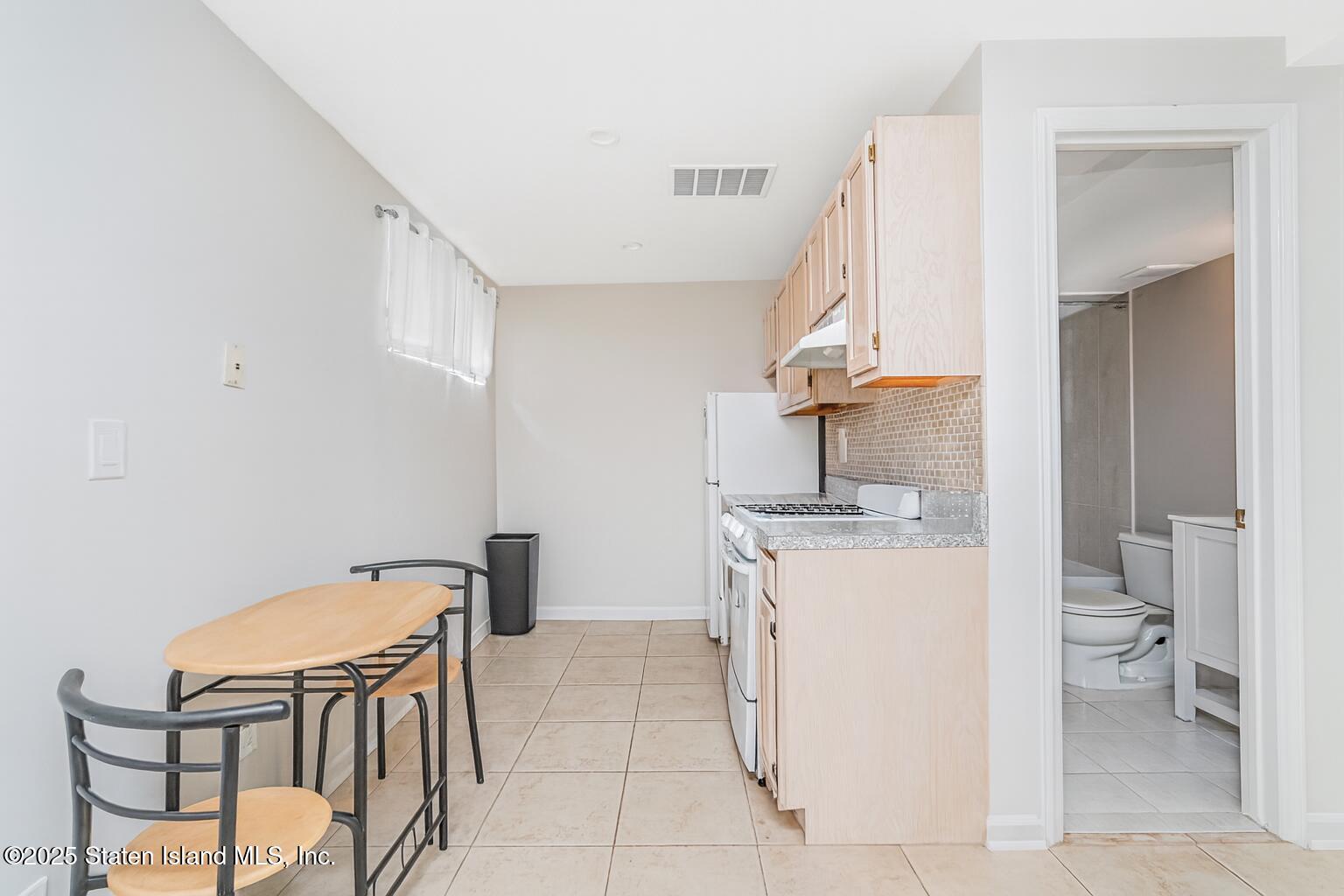 26 Rochelle Place Staten Island, NY 10312 - Photo 39 of 47 a room with a washing machine and a view of living room