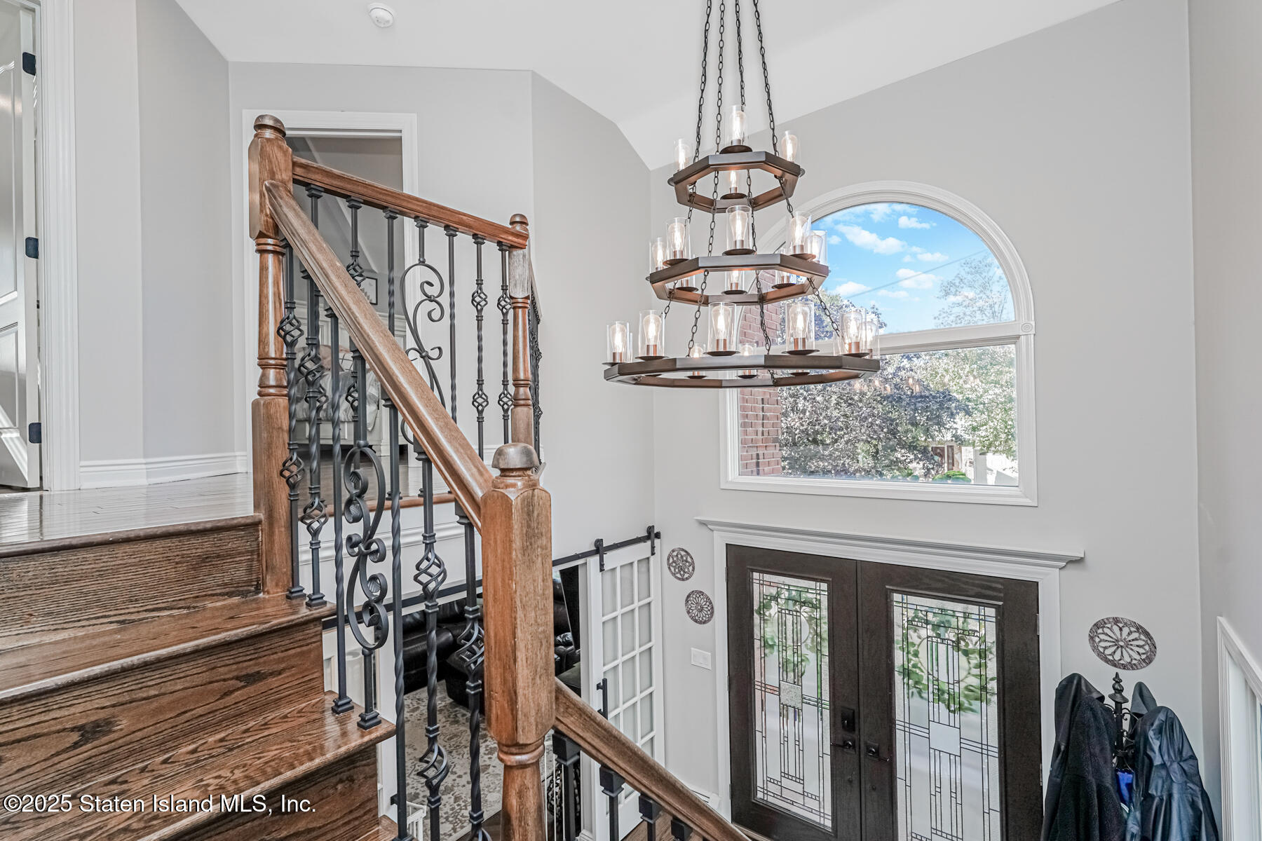 26 Rochelle Place Staten Island, NY 10312 - Photo 4 of 47 a view of entryway and hall with wooden floor