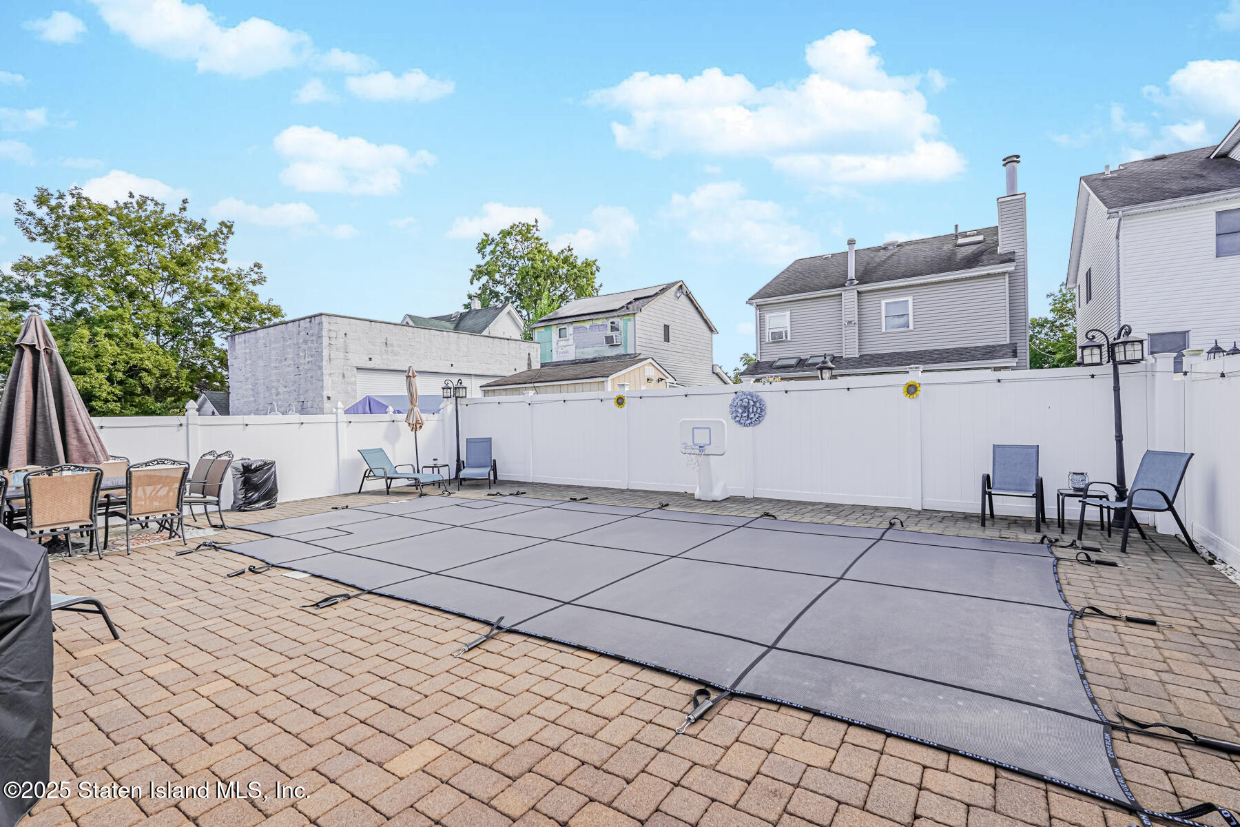 26 Rochelle Place Staten Island, NY 10312 - Photo 47 of 47 a view of a terrace with chairs