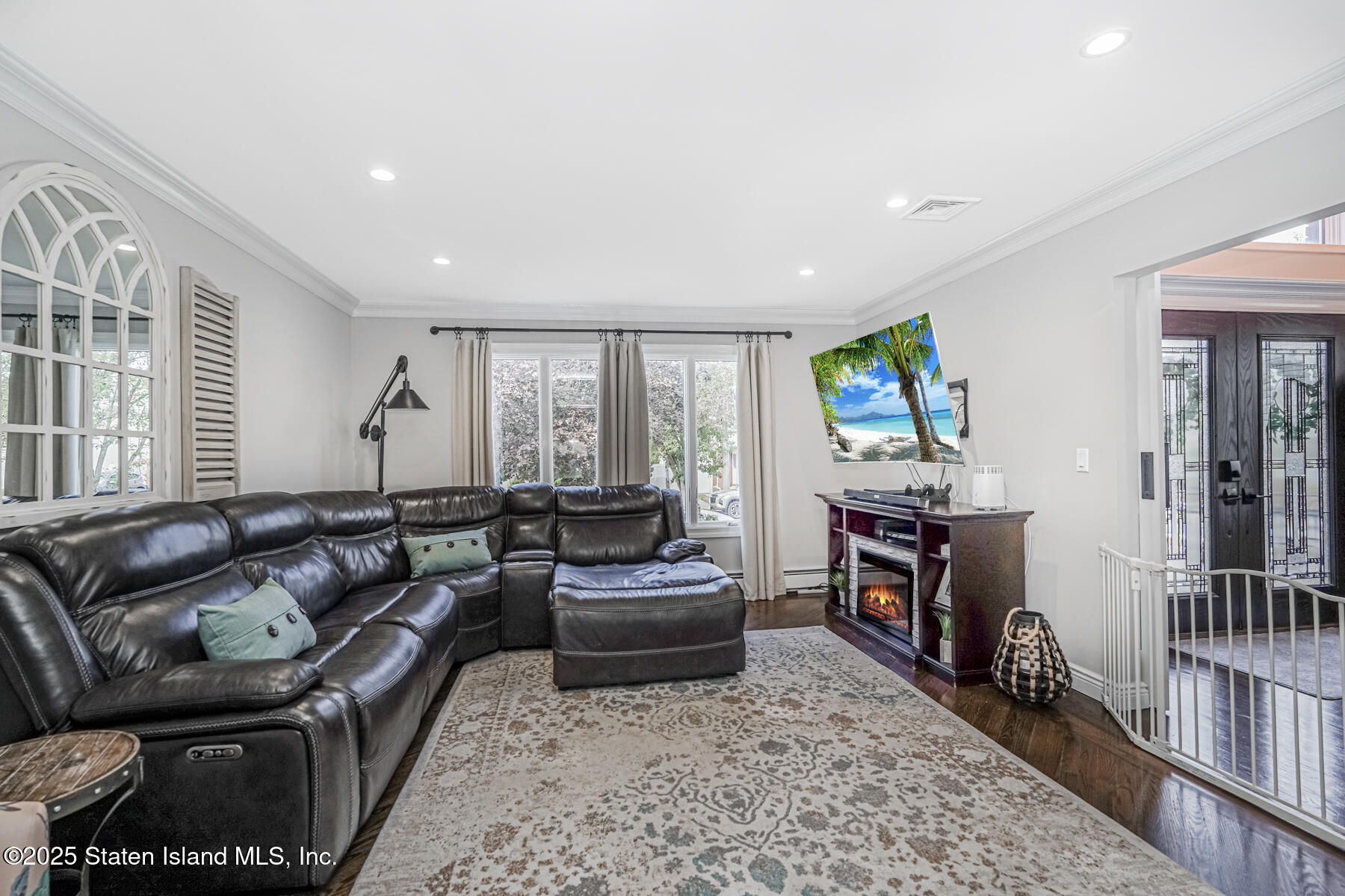 26 Rochelle Place Staten Island, NY 10312 - Photo 9 of 47 a living room with furniture and a flat screen tv