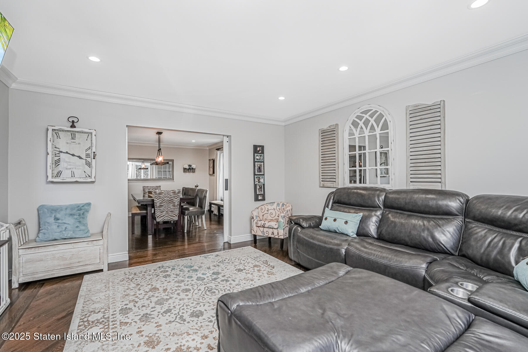 26 Rochelle Place Staten Island, NY 10312 - Photo 10 of 47 a living room with furniture and a couch