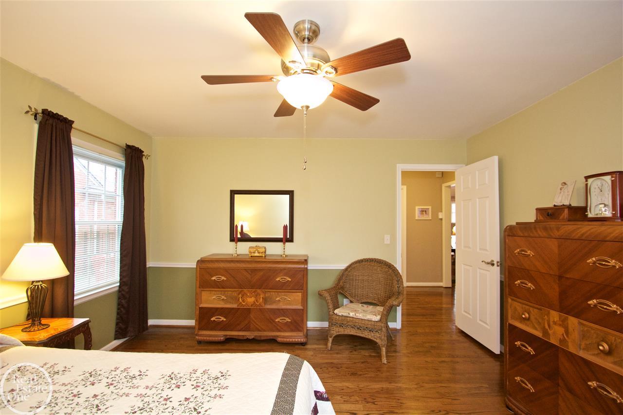 974 North Renaud Road Grosse Pointe, MI 48236 - Photo 37 of 50 31340709-36.JPG