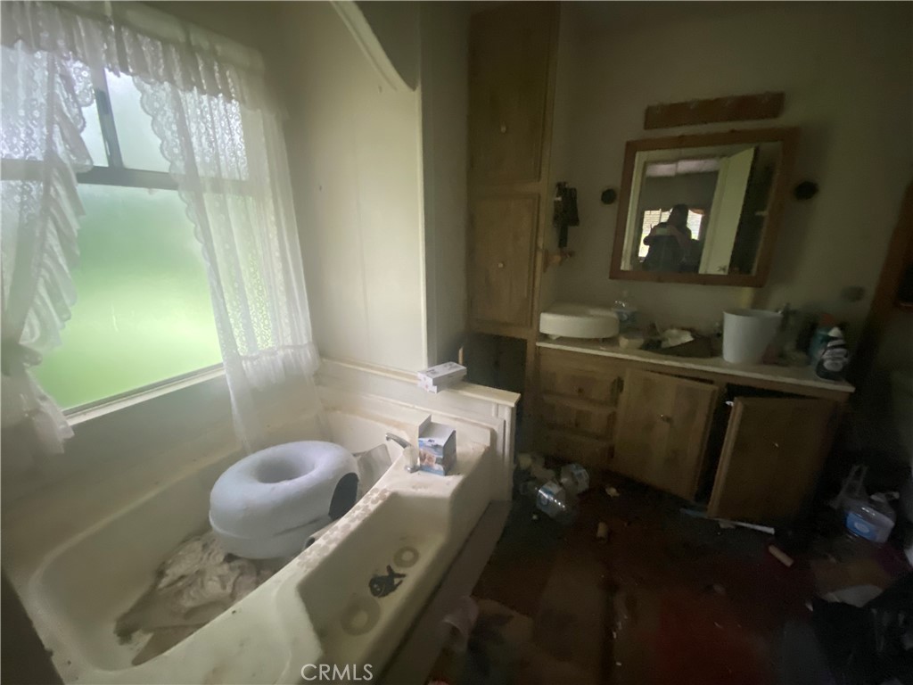 11862 Old Spruce Grove Road Lower Lake, CA 95457 - Photo 12 of 23 Primary bath has shower and tub.