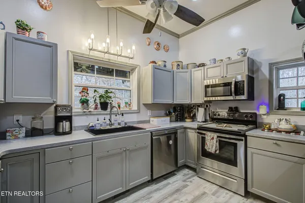 $629,900 | 3875 Poplar Lane, Kodak, TN 37764