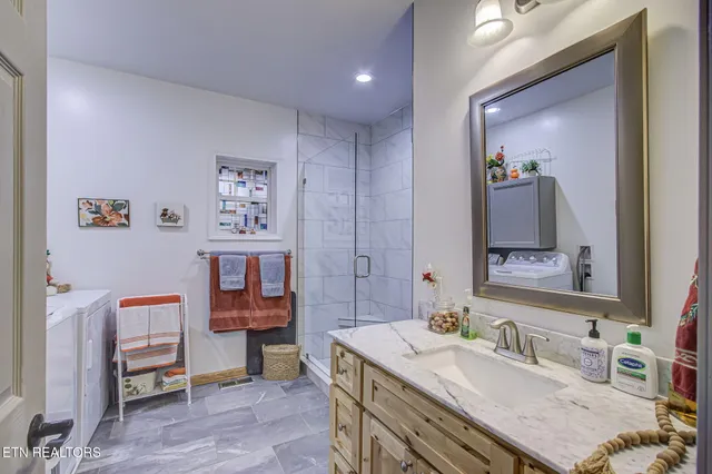 $629,900 | 3875 Poplar Lane, Kodak, TN 37764