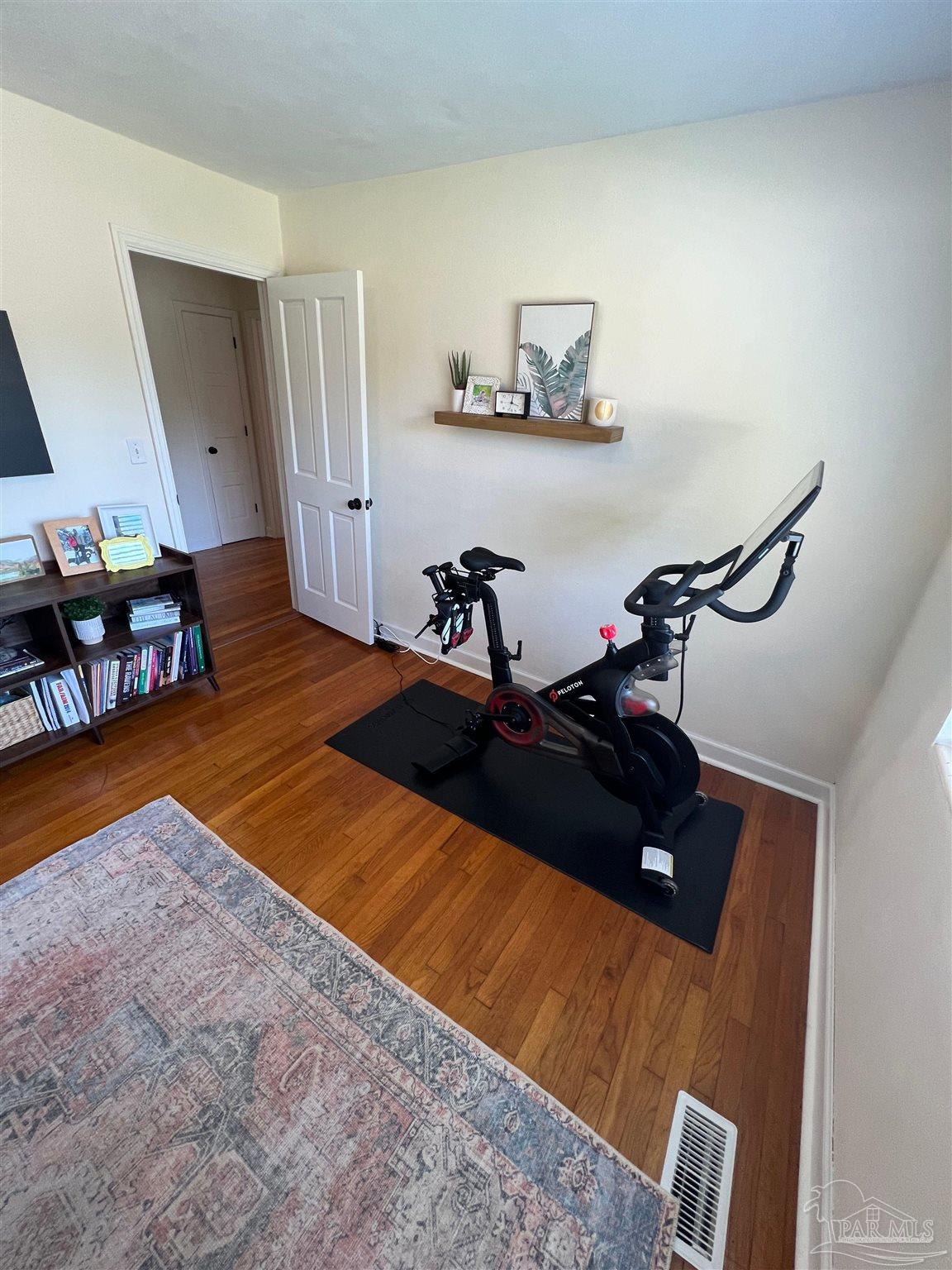 320 Gamarra Road Pensacola, FL 32503 - Photo 19 of 29 a bed room with a bed