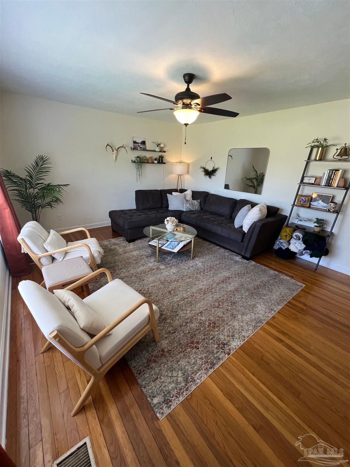 320 Gamarra Road Pensacola, FL 32503 - Photo 6 of 29 a living room with furniture