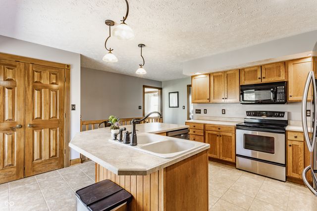 $700,000 | 8654 North Baltimore Road, Monrovia, IN 46157