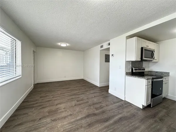 $1,995 | 2325 Arthur Street, Unit 2, Hollywood, FL 33020