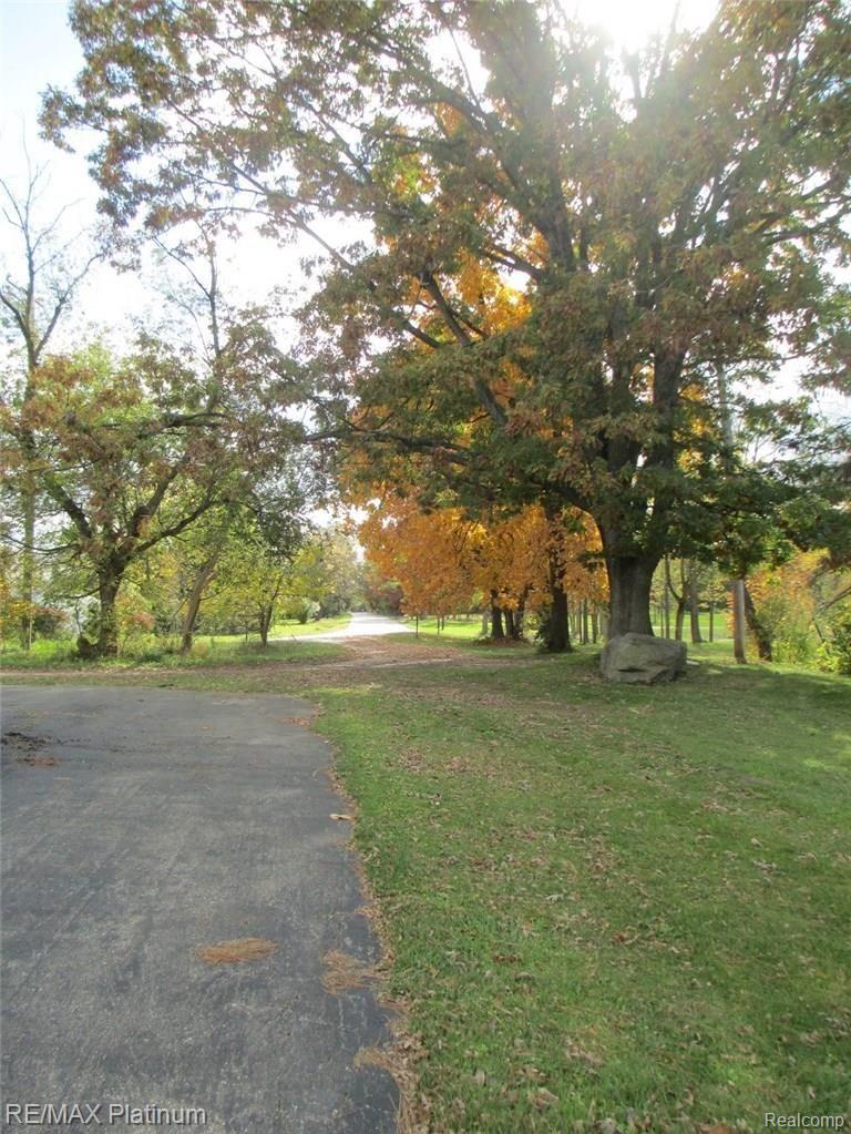 6433 Bennett Lake Road Fenton, MI 48430 - Photo 11 of 11 IMG_6850.JPG