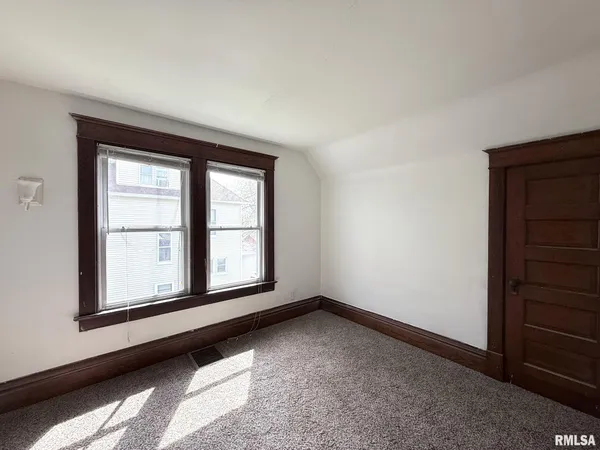 $139,900 | 782 Monroe Street, Galesburg, IL 61401