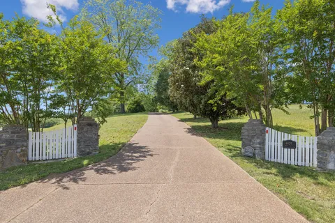 $2,249,000 | 4929 Snow Creek Road, Santa Fe, TN 38482