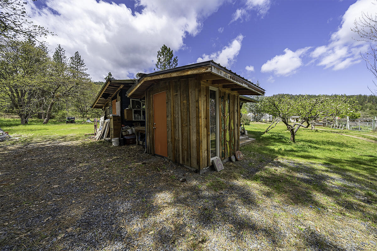 7810 Upper Applegate Road Jacksonville, OR 97530 - Photo 26 of 35 DSC09646-HDR-Edit