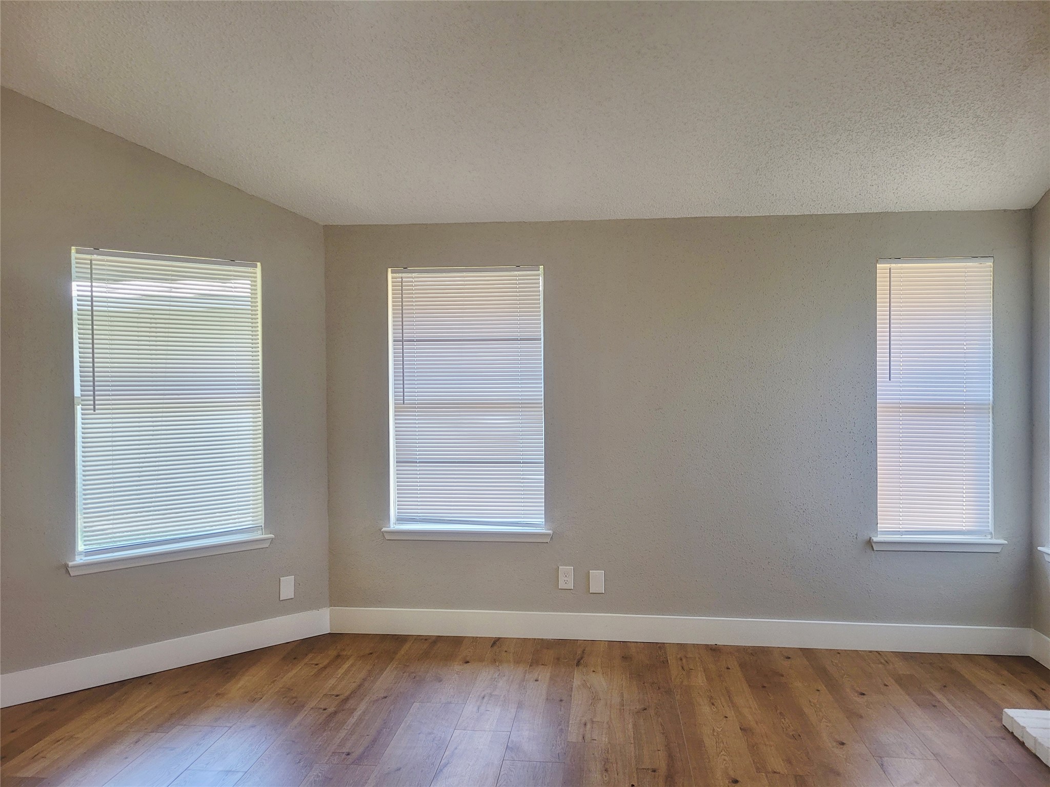 3118 Raccoon Run Spring, TX 77373 - Photo 4 of 19 Living room