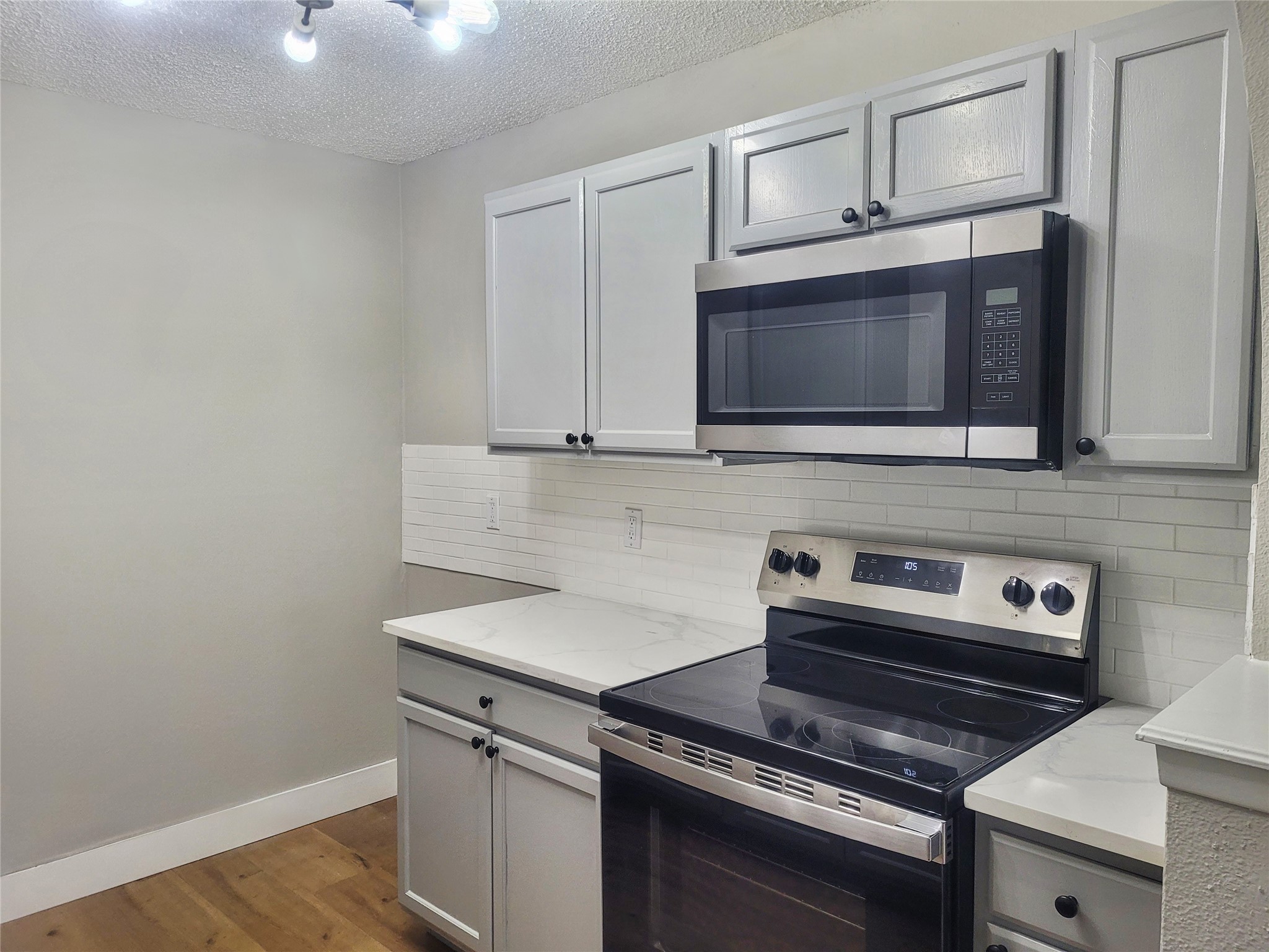 3118 Raccoon Run Spring, TX 77373 - Photo 6 of 19 Kitchen with stainless steel appliances
