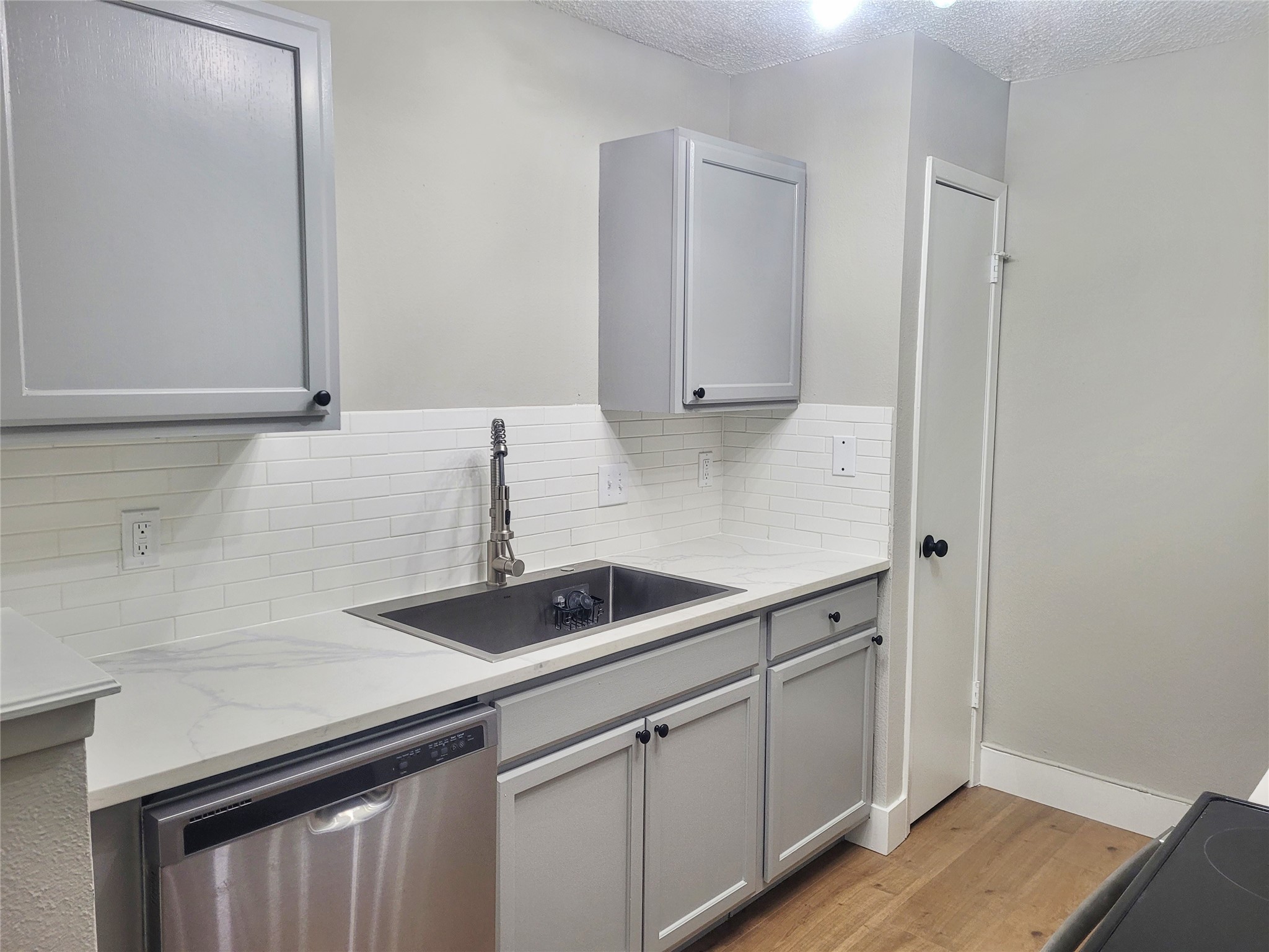 3118 Raccoon Run Spring, TX 77373 - Photo 7 of 19 Kitchen with contemporary details