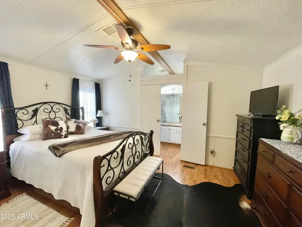 a en suite bathroom with sink and mirror