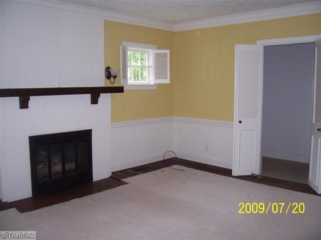 600 Florham Drive High Point, NC 27262 - Photo 2 of 8 Living Room.