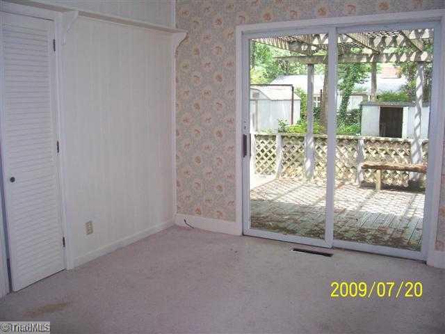 600 Florham Drive High Point, NC 27262 - Photo 4 of 8 Den/Family/Great Room.