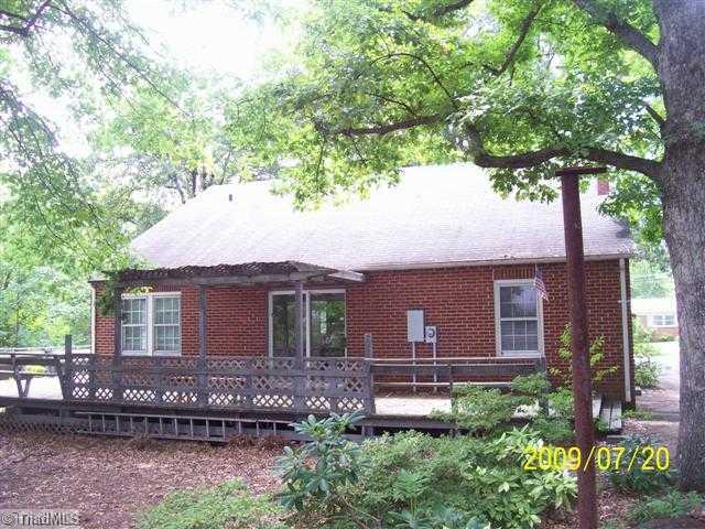 600 Florham Drive High Point, NC 27262 - Photo 5 of 8 Patio/Deck.