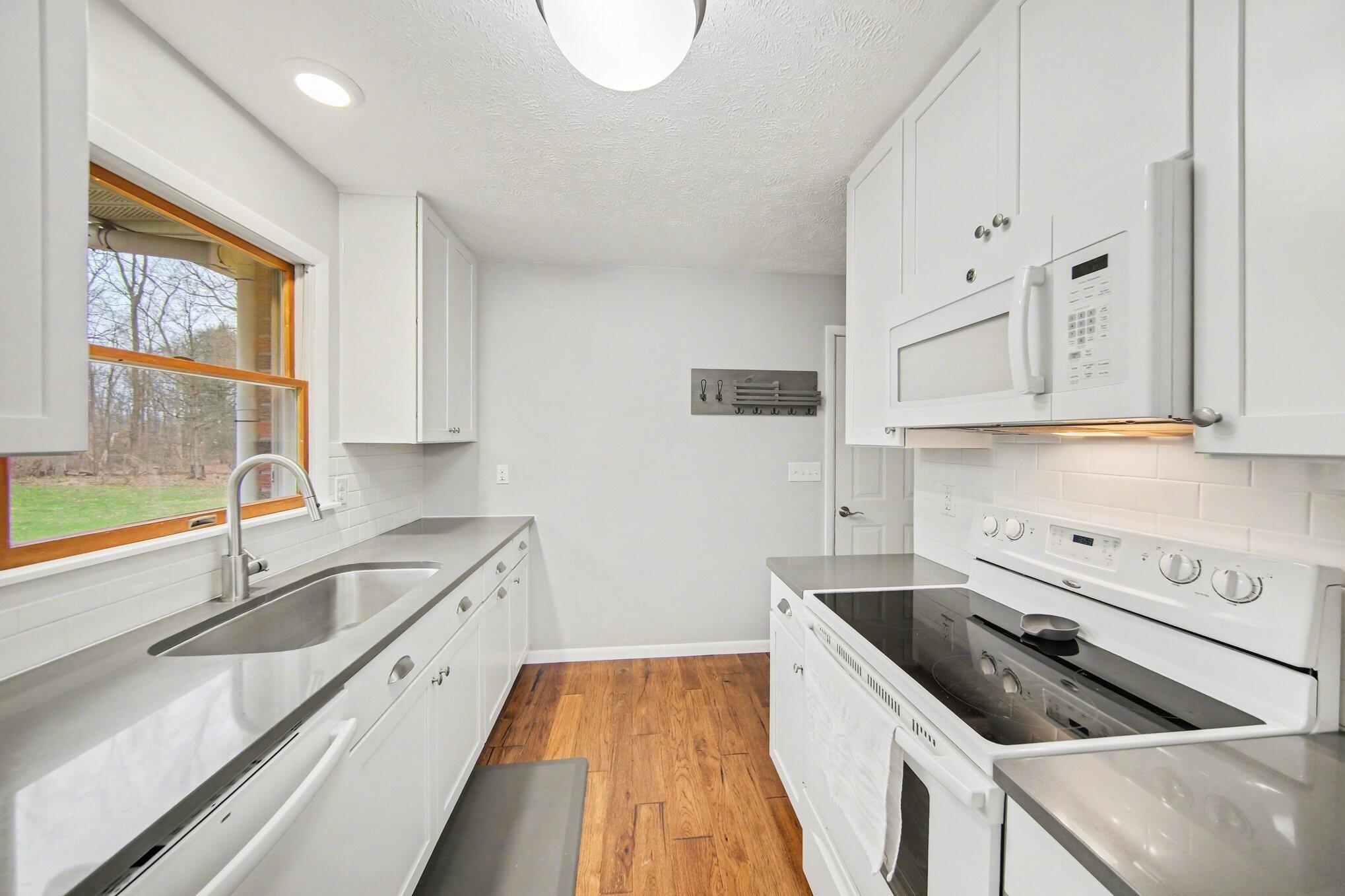 16151 Herman Road Manchester, MI 48158 - Photo 6 of 32 006_file_2937