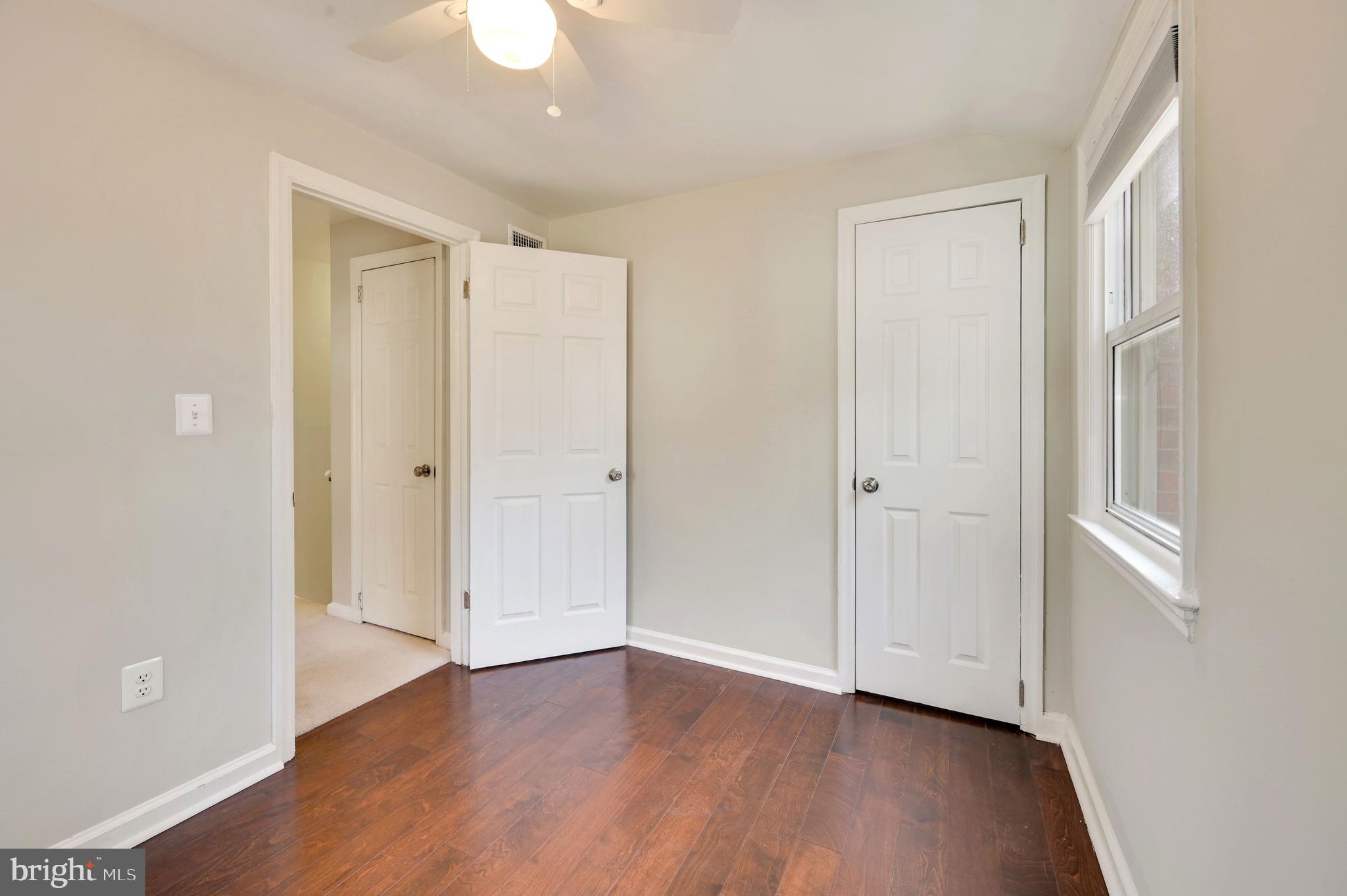 3631 South Kemper Road Arlington, VA 22206 - Photo 11 of 30 Second bedroom w/ large closet and corner windows
