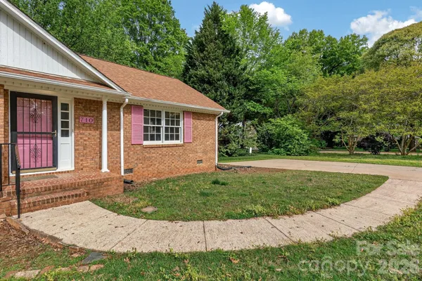$525,000 | 710 Twin Oaks Road, Davidson, NC 28036