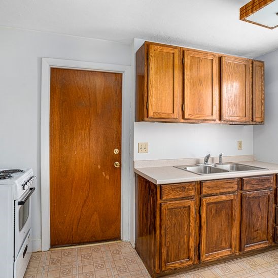 120 Hope Road Cranston, RI 02921 - Photo 9 of 39
