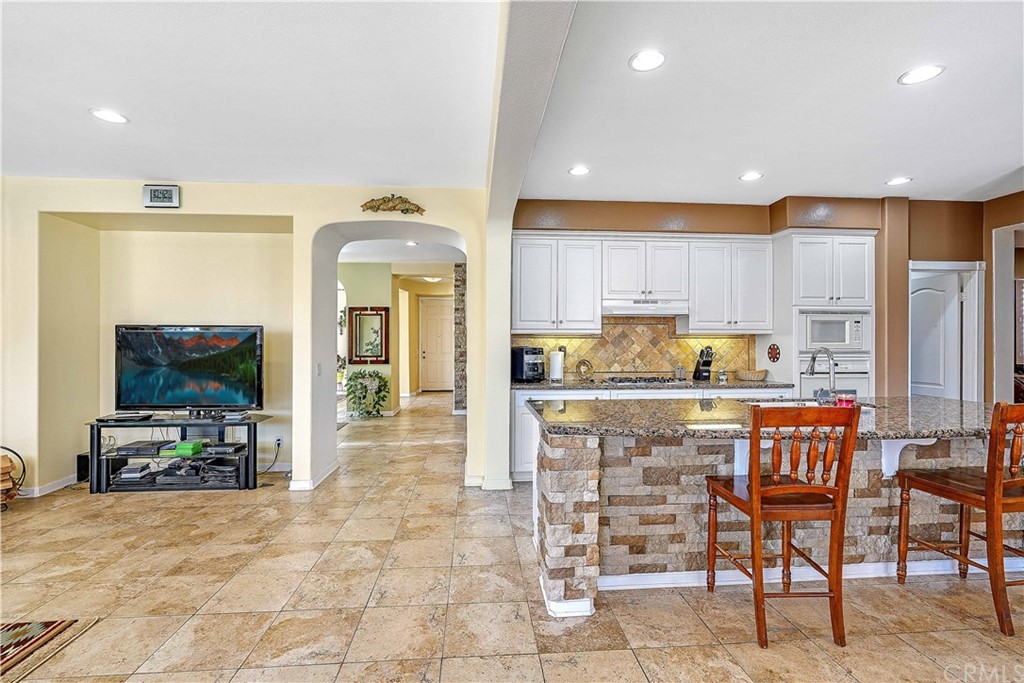 7960 Tallow Tree Circle Eastvale, CA 92880 - Photo 9 of 31