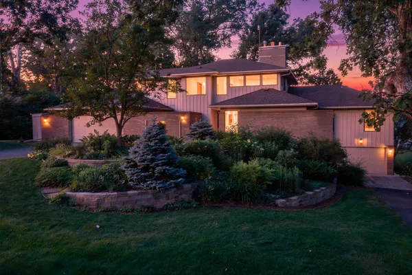 $875,000 | 11950 21st Street North, Lake Elmo, MN 55042