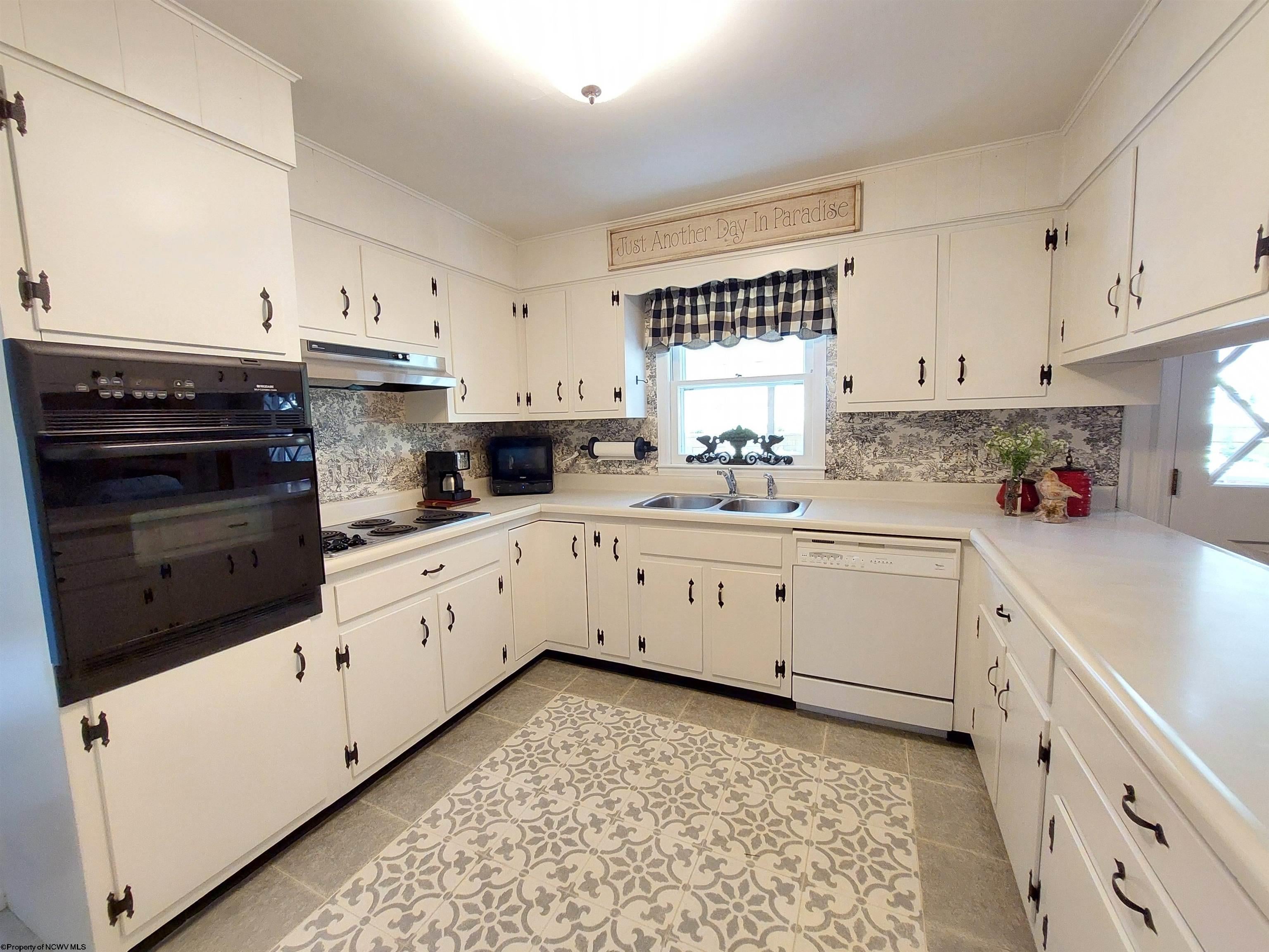 8 Outlook Road Fairmont, WV 26554 - Photo 2 of 25 Gallery Image 2
