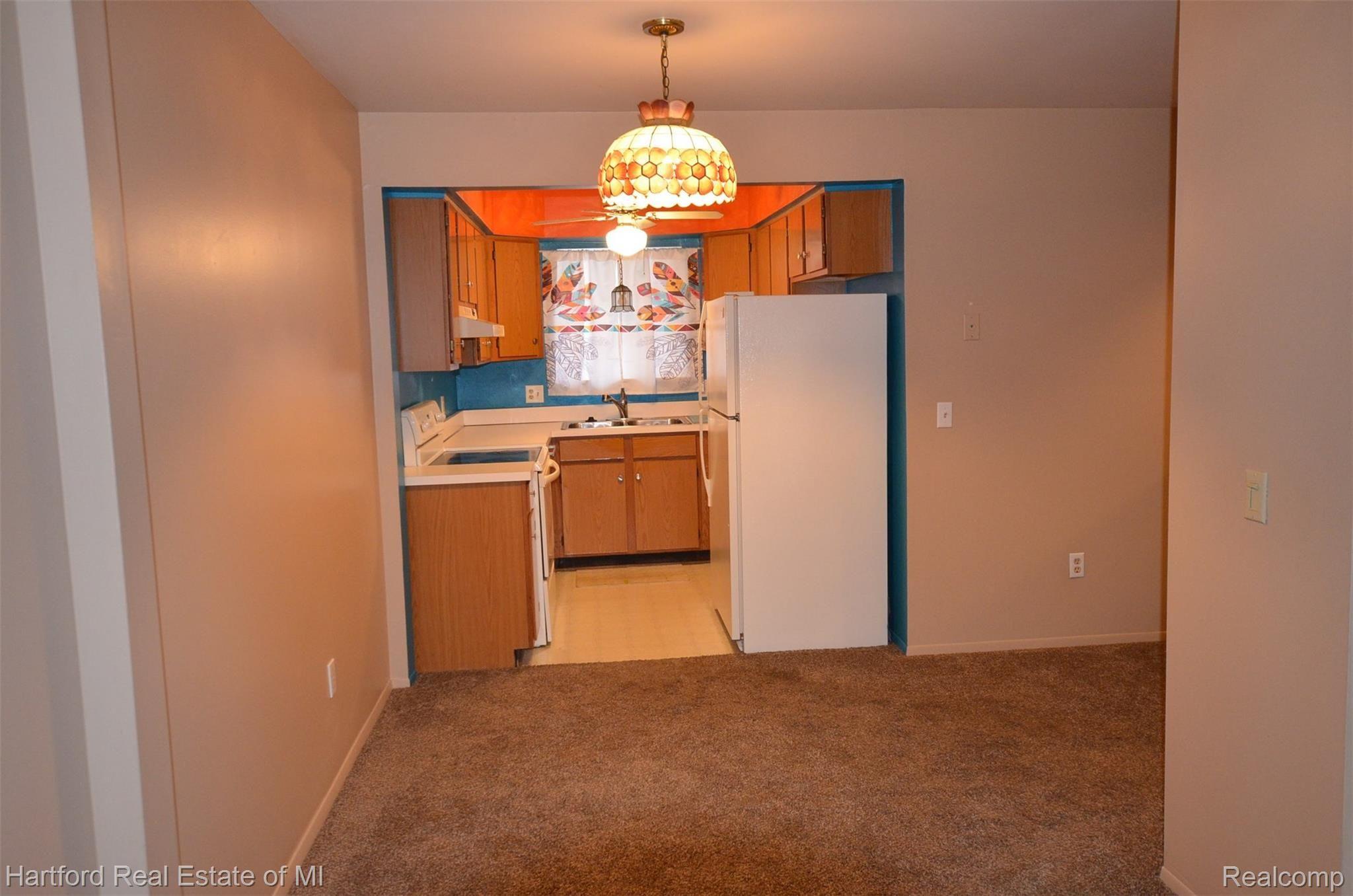23428 Middlebelt Road, Unit 13 Farmington, MI 48336 - Photo 6 of 14 DSC_1001.JPG