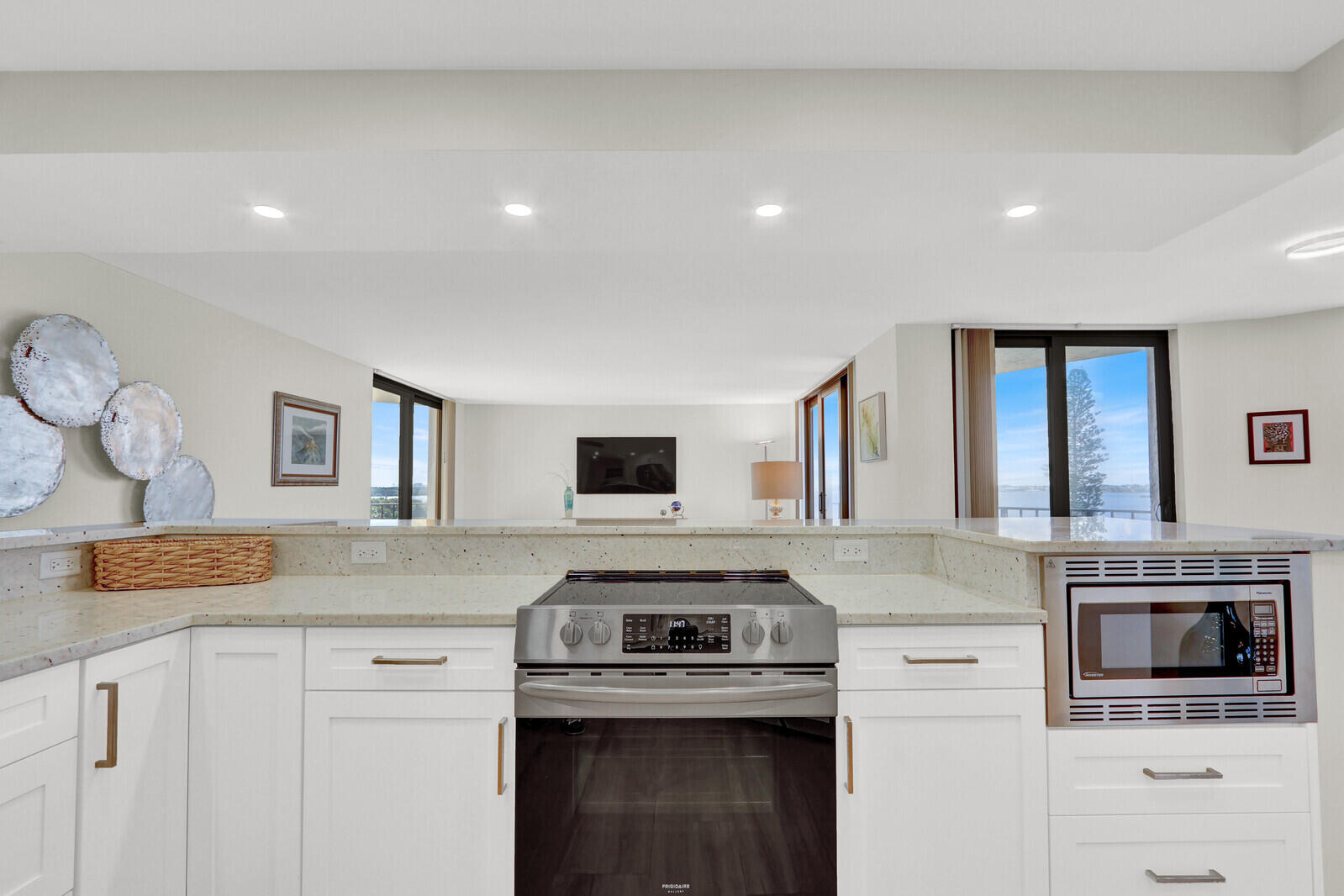 5420 North Ocean Drive, Unit 506 Singer Island, FL 33404 - Photo 11 of 58 09_Image_9_mls