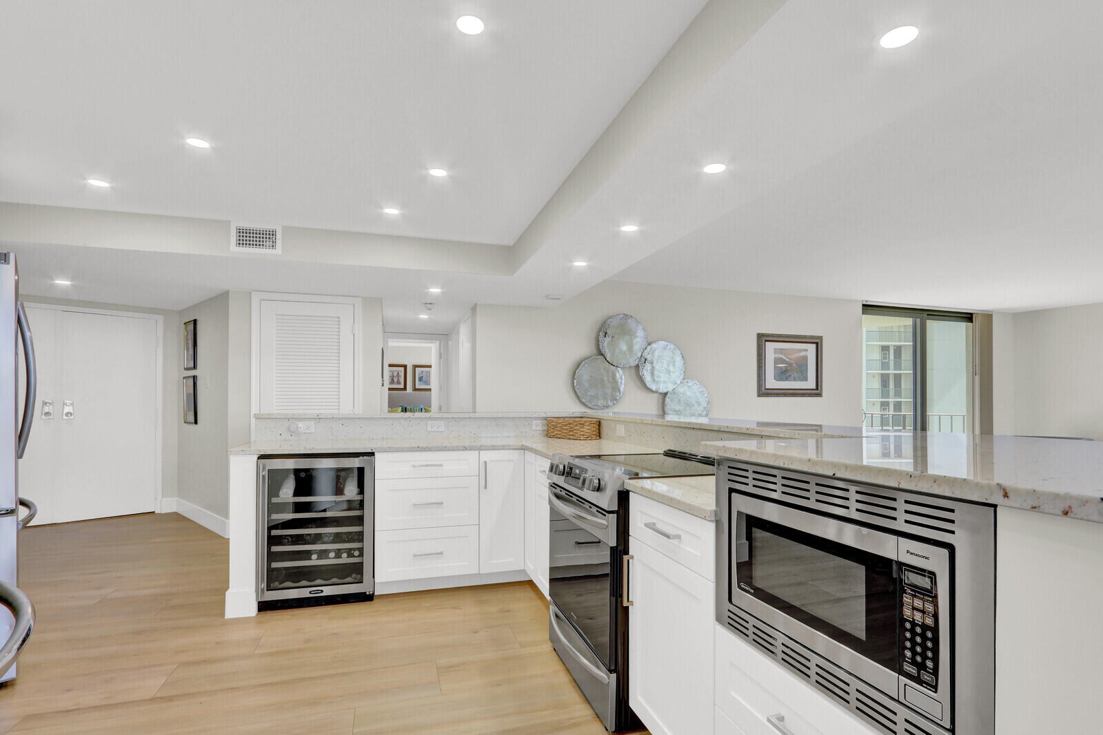 5420 North Ocean Drive, Unit 506 Singer Island, FL 33404 - Photo 9 of 58 07_Image_7_mls