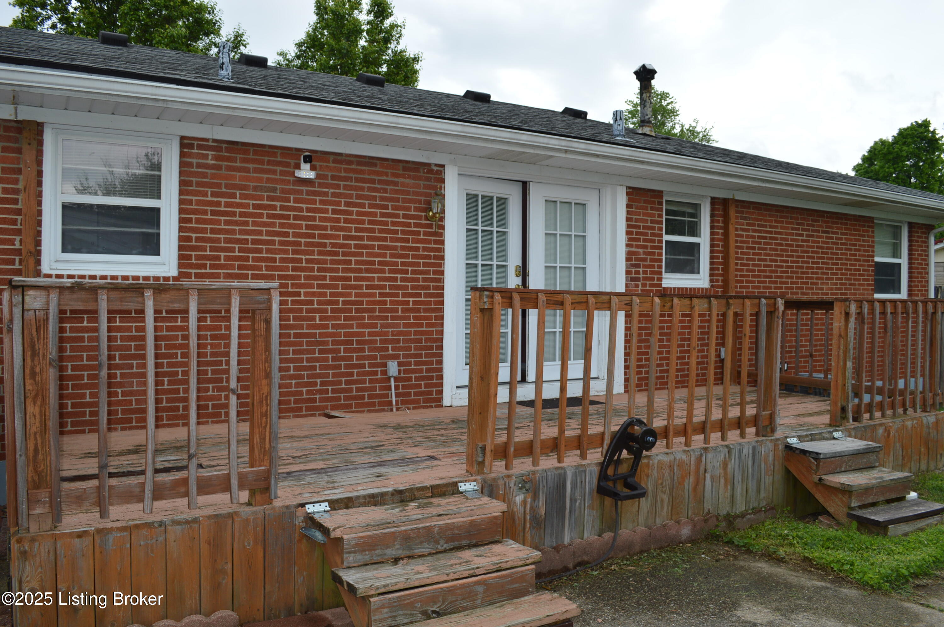 5606 Maryman Road Louisville, KY 40258 - Photo 30 of 33 Rear Deck