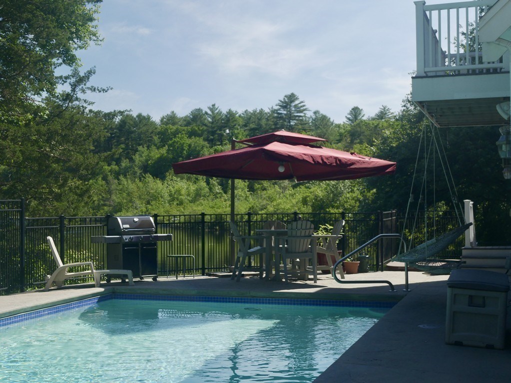 585 Neck Road Rochester, MA 02770 - Photo 17 of 42