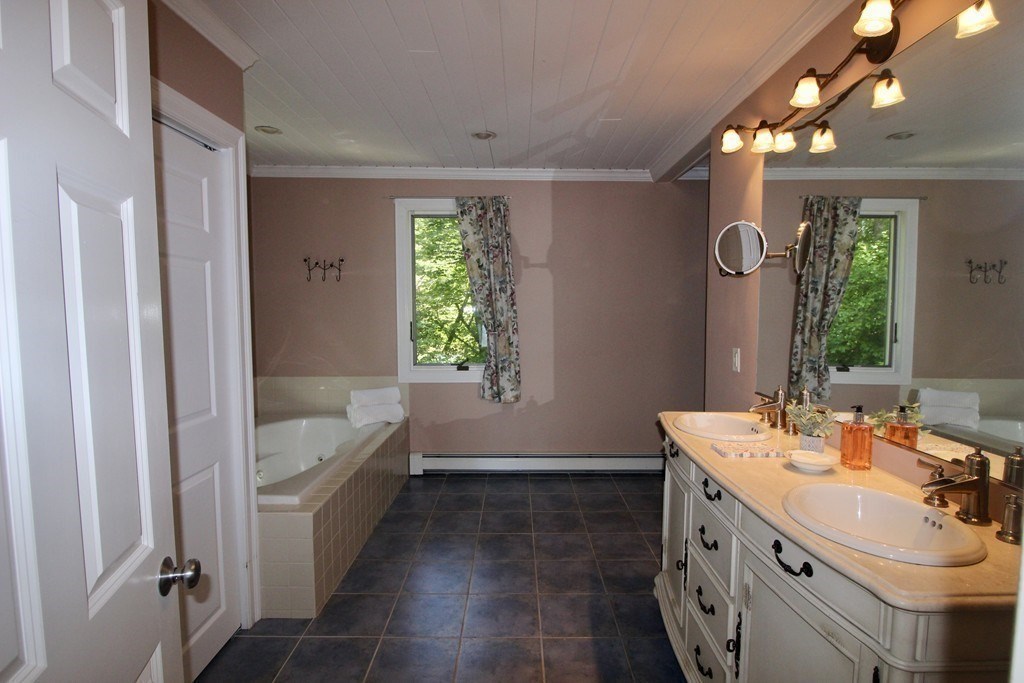 585 Neck Road Rochester, MA 02770 - Photo 27 of 42
