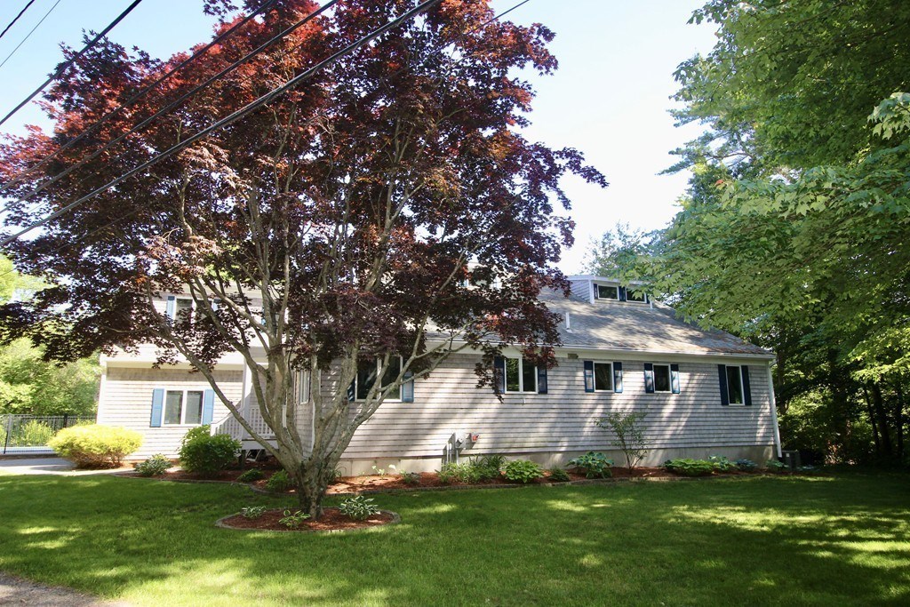 585 Neck Road Rochester, MA 02770 - Photo 4 of 42