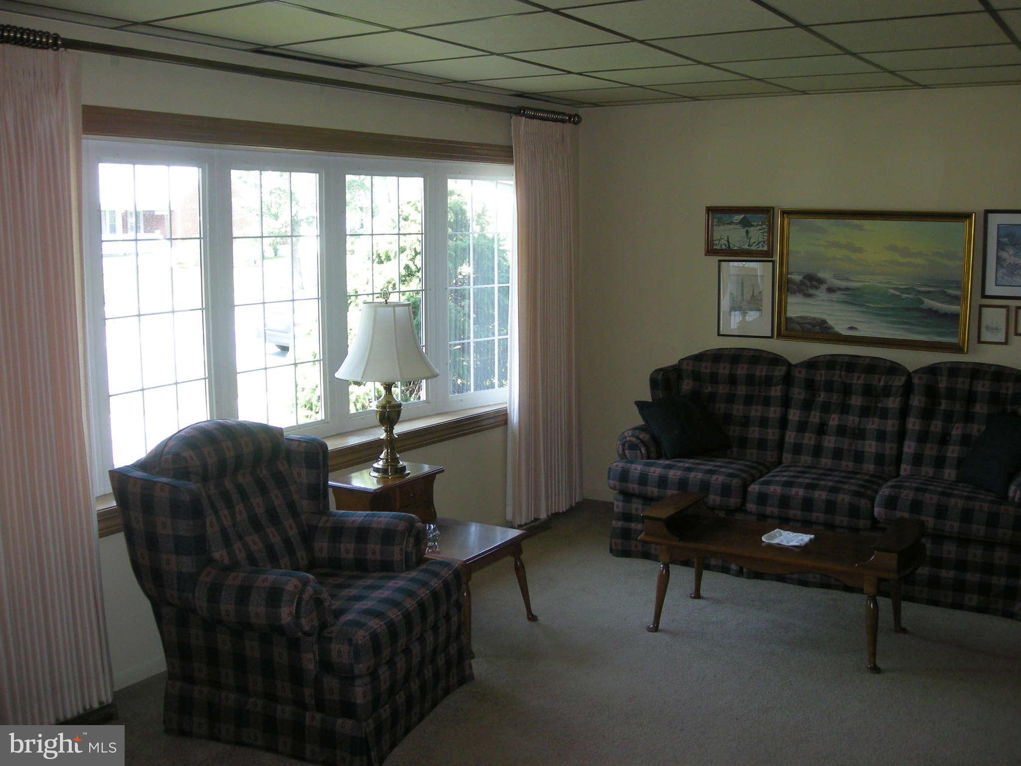 4416 Ebenezer Road Baltimore, MD 21236 - Photo 11 of 21 Living Room
